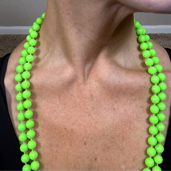 60s Vintage Lime Green Lucite Faux Pearl Necklace MCM Mod Long Costume 30" - Picture 6 of 10
